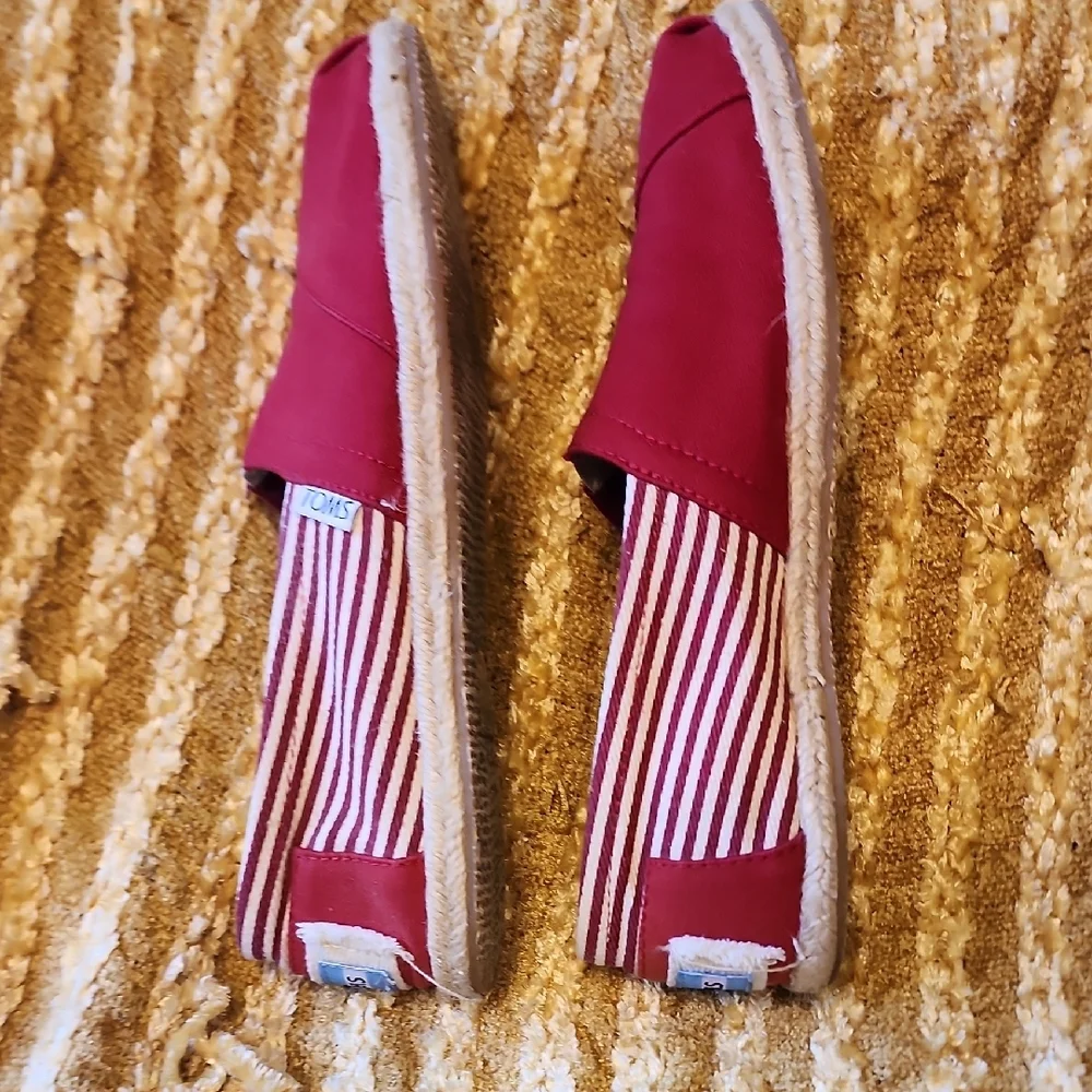 TOMS Women's Espadrilles Slip-On Shoes Red And White Size 8 Excellent, LIKE NEW
